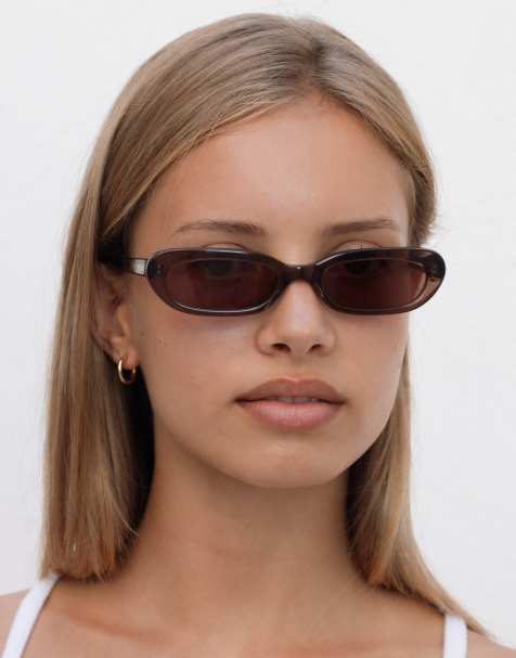 Lu Goldie – Lola – Schmale, ovale Sonnenbrille in Kaffeebraun - view 1