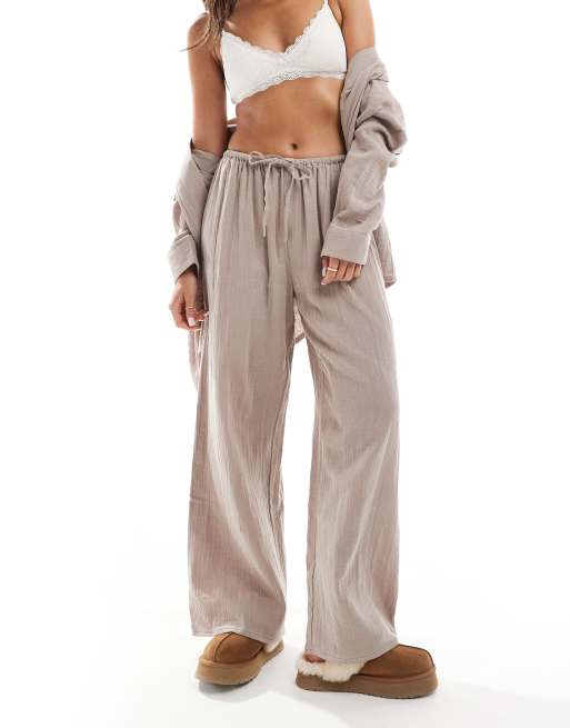 Luna - Oversized pyjamabroek in beige, deel van co-ord set