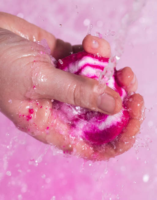 LUSH – Big Hugs – Zestaw z kulą do kąpieli Sakura i kostką Comforter Bubble, 3 z 4