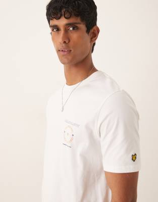 Lyle & Scott – Biały T-shirt z napisem „Athletic“ - view 1