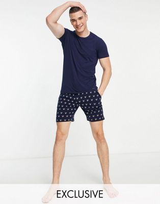 Pyjamas Lyle & Scott - Bodywear Campbell - Ensemble t-shirt avec grand logo au dos et short imprimé - Bleu marine
