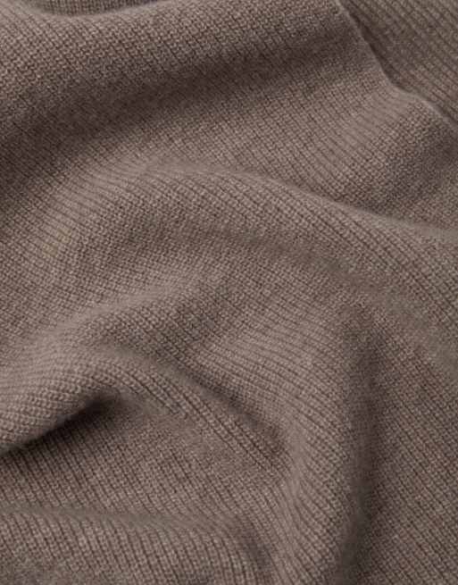 Lyle & Scott - bufanda de lana de cordero acanalada en y352 muted taupe marl, 2 de 2