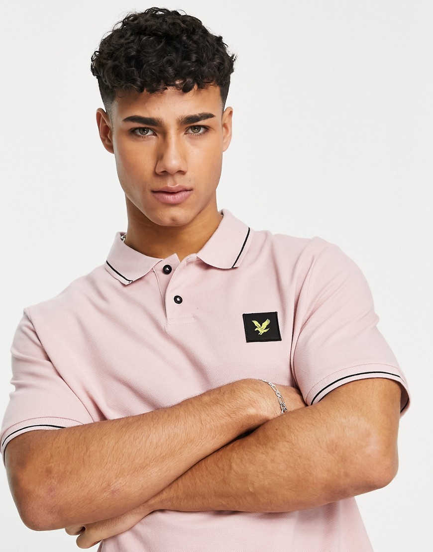 Lyle & Scott - Casuals - T-shirt med badge-logo i lyserød