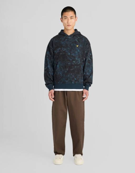 Lyle & Scott felpa con cappuccio da strato intermedio con stampa animalier digitale, blu navy scuro, 2 di 6