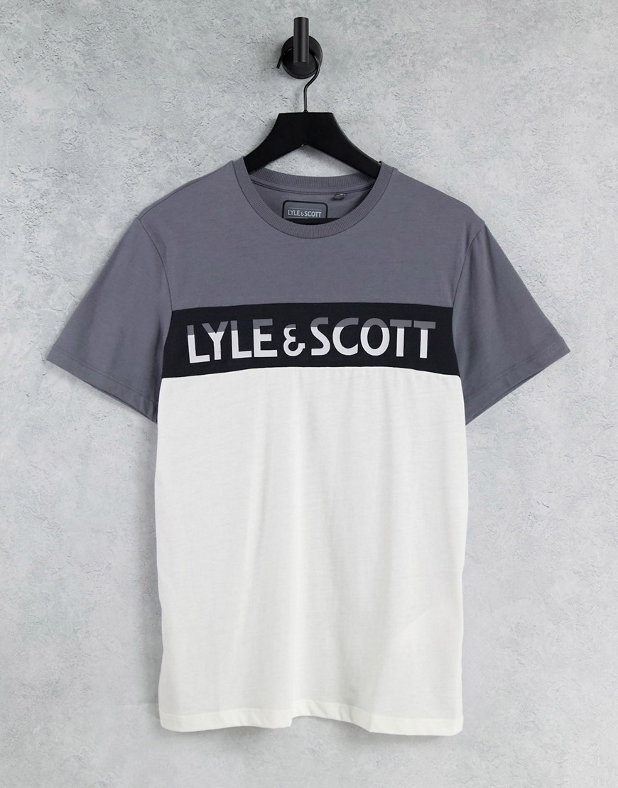 Lyle & Scott - Grå T-shirt med panellogo