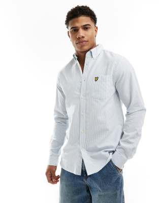 lyle & scott - ljusblå, randig oxfordskjorta med ikonlogga