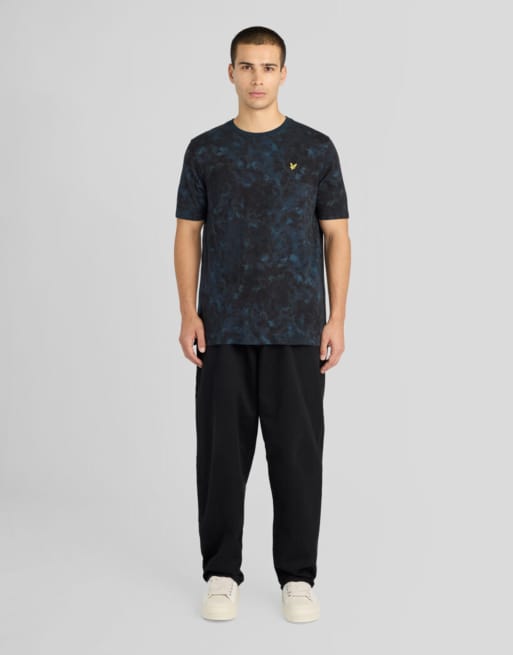 Lyle & Scott LS camiseta con estampado animal digital y texto en azul marino oscuro, 2 de 6