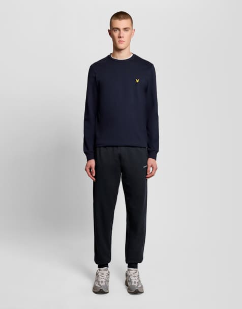Lyle & Scott Mid bottoms ergonomic seam slim jogger in z865 jet black