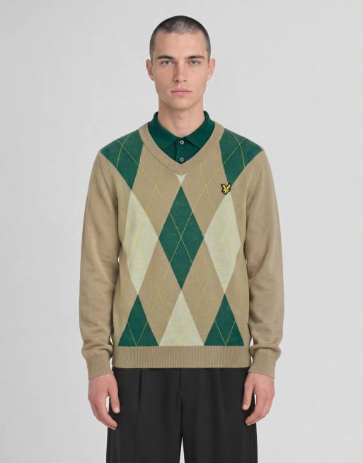 Lyle & Scott Mid knits argyle knitted v-neck jumper in y613 camel taupe, 2 of 6