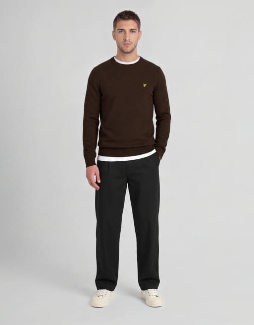 Lyle & Scott Mid knits lambswool blend crew neck jumper in y176 ebony, 2 of 5