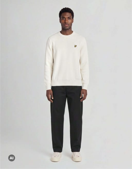 Lyle & Scott Mid Knits lockerer Pullover mit Rundhalsausschnitt, UV-reaktiv, in Weiß/ gewaschenem Lila, 4 von 7