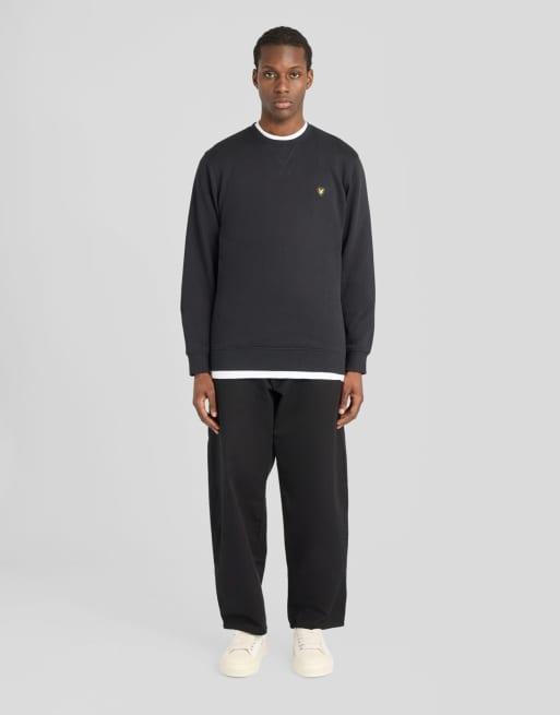 Lyle & Scott Mid layers shield badge crew neck sweatshirt in z865 jet black, 2 of 5