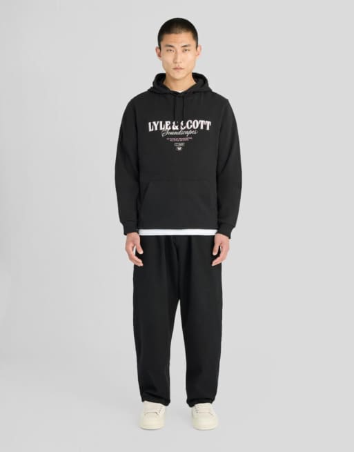 Lyle & Scott Midlayer-Hoodie mit Soundscapes-Print in Schwarz, 2 von 6