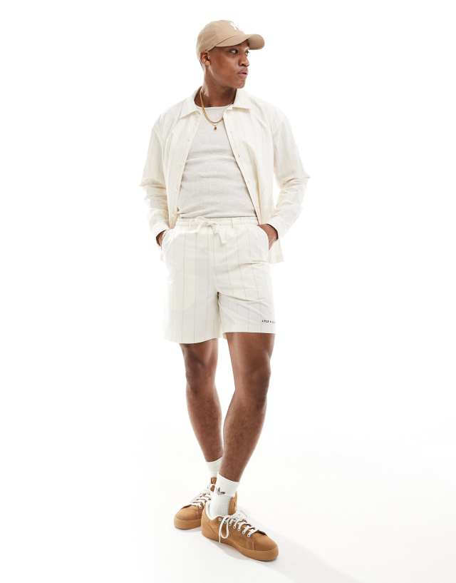 Lyle & Scott - pinstripe shorts in cream co-ord