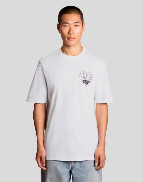Lyle & Scott Ss t-shirts lyle's laundry graphic t-shirt in 626 white - view 1