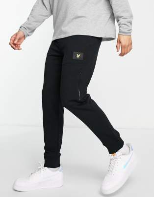 lyle & scott - svarta träningsbyxor med märkeslogga-svart/a