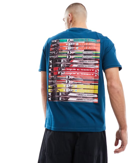 Lyle & Scott - T-shirt met geschreven logo op de achterkant en ski-logoprint in marineblauw
