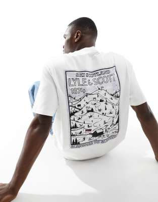 lyle & scott - vit t-shirt med skidbacke-tryck och ikonisk logga-vit/a