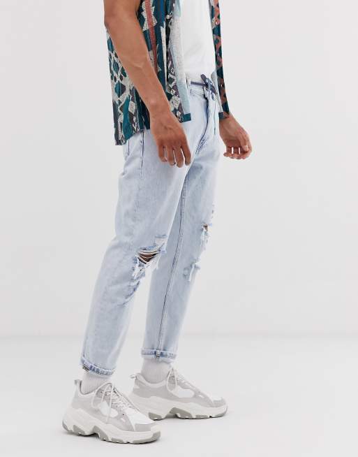 Lyseblå cropped jeans med smal pasform og snørebåndsbælte fra Bershka, 2 af 4