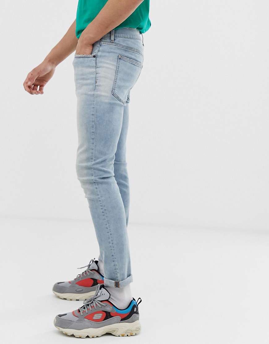 Lyseblå tætsiddende skinny jeans fra Cheap Monday