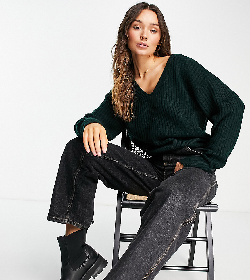 M Lounge relaxed v neck sweater with stitch detail in green