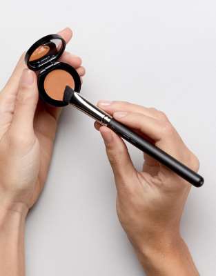 triangle concealer brush