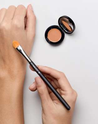 mac flat concealer brush