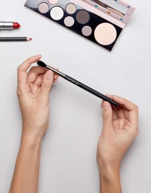 MAC – 224S Blending – Angeschrägter Make-up-Pinsel, 2 von 4