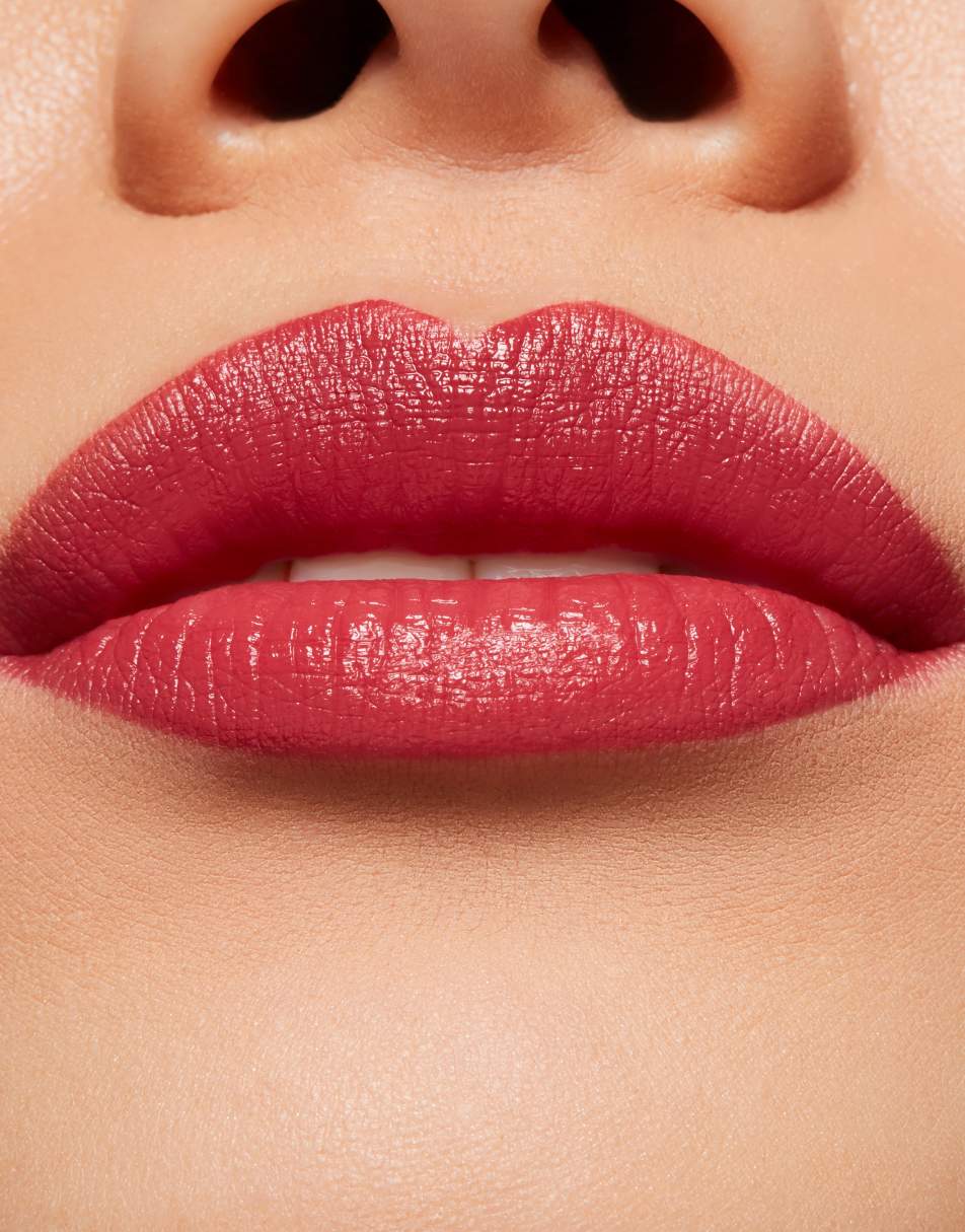 Mac love me liquid lipcolour свотчи. Alcina блеск для губ (роза). Mac love me lipstick 427. Alcina блеск для губ свотчи. Жидкая губная помада love me liquid lipcolour.