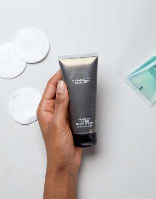 mac volcanic ash exfoliator