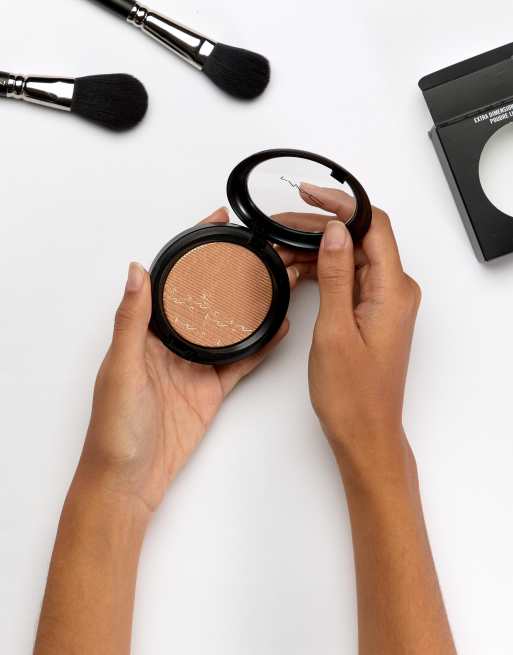 MAC - Poudre lumière Extra Dimension Skinfinish - Whisper of Gilt, 2 de 4