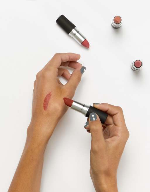 MAC - Powder Kiss Læbestift - Devoted To Chili, 4 af 4