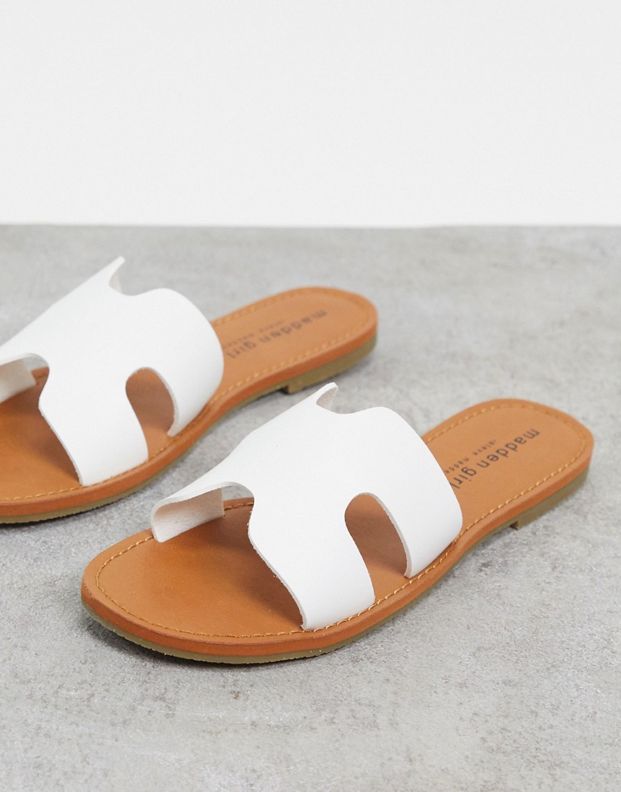Madden Girl - Platte sandalen met dubbele gesp in wit