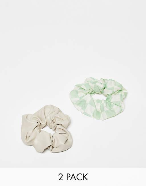 Madein – 2er-Pack Oversizd-Scrunchies in Salbeigrün und mit Schachbrettmuster