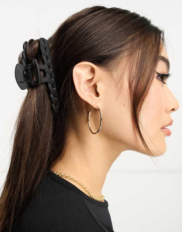 Madein chain hair claw clip in black