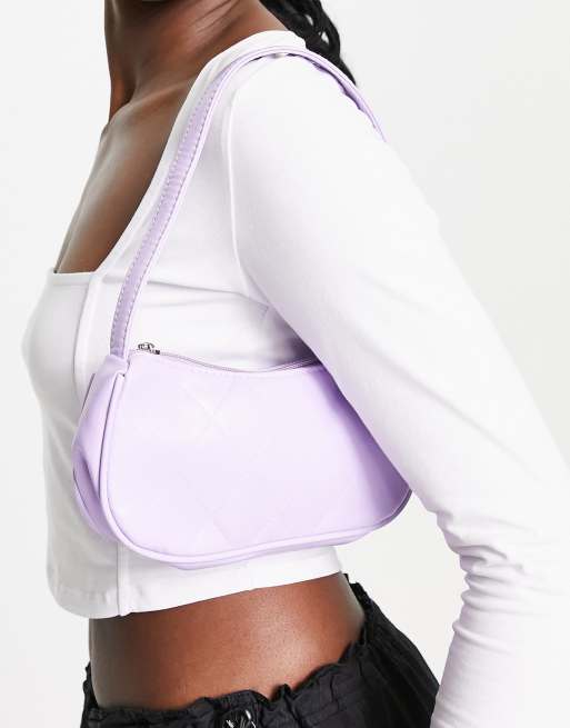 Madein. – Gesteppte Schultertasche im Stil der 90er in Flieder