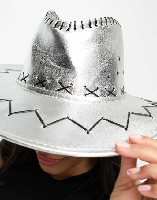 Madein. – Silverfärgad cowboyhatt i läderimitation, 4 av 4