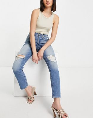 Madewell ripped mom jean in mid wash