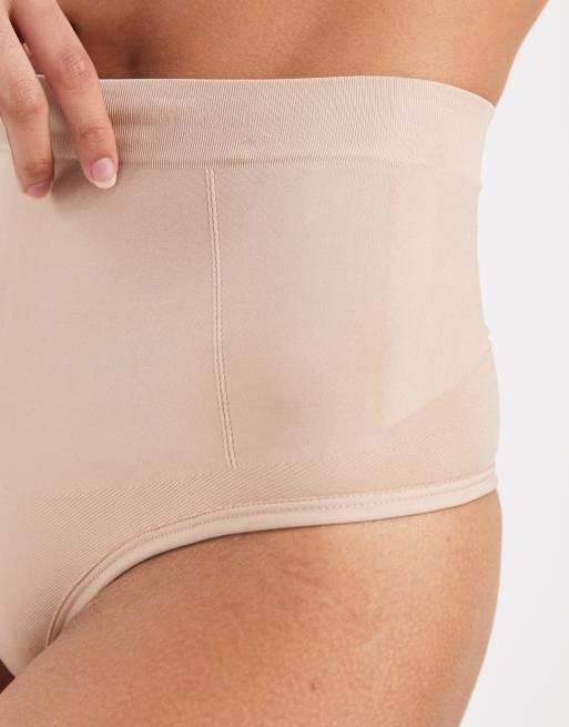 Magic – Beige, bekväma stringtrosor med extra konturdetaljer, 3 av 4