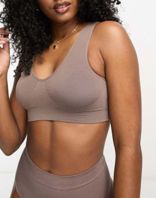 Comfort Chic Seamless Shaping Bra