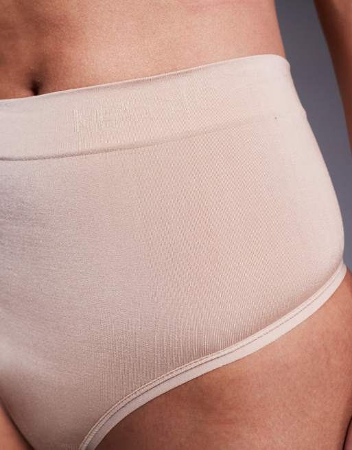 Magic - Bodyfashion - Comfortabele corrigerende string met lichte contour in cappuccino, 2 van 4