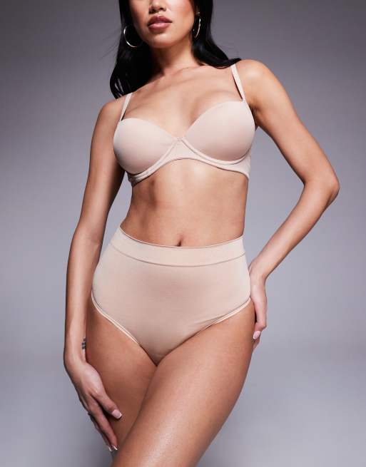 Magic - Bodyfashion - Comfortabele corrigerende string met lichte contour in cappuccino, 3 van 4