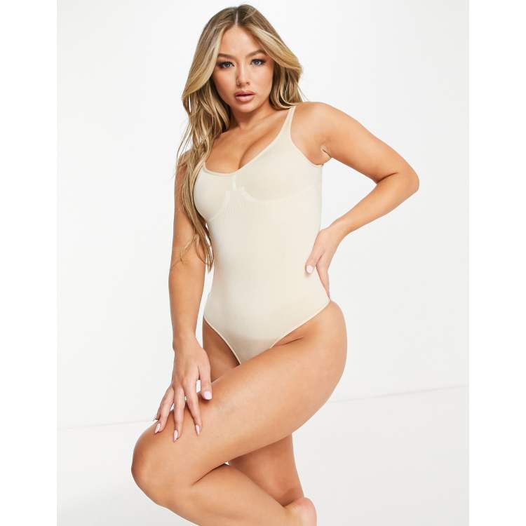 Magic - Bodyfashion - Corrigerende body met lage rug, contour en  stringdetail in beige