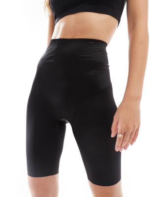 MAGIC Bodyfashion gloss medium control seamless legging shorts in black φωτογραφία