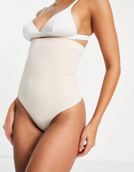 Magic Bodyfashion – Kremowe modelujące stringi z wysokim stanem