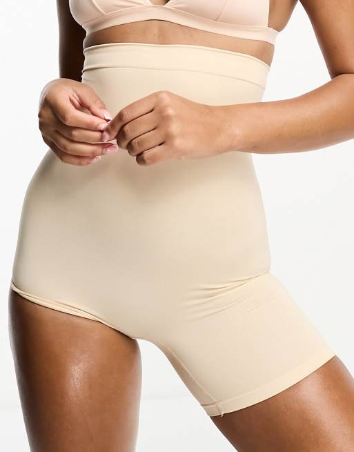 Magic Bodyfashion – Solution – Formende Shorts in Latte mit mittelstark formendem Effekt