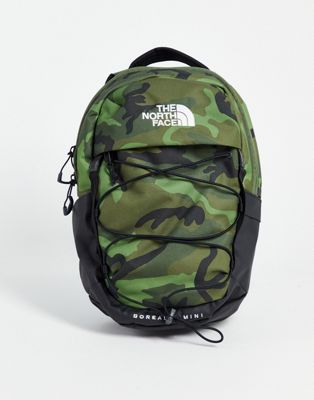 фото Маленький рюкзак с камуфляжным принтом the north face borealis-зеленый цвет