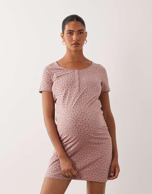 Mamalicious - Camisón premamá con estampado de corazones y función de lactancia en rosa y chocolate, 2 de 4