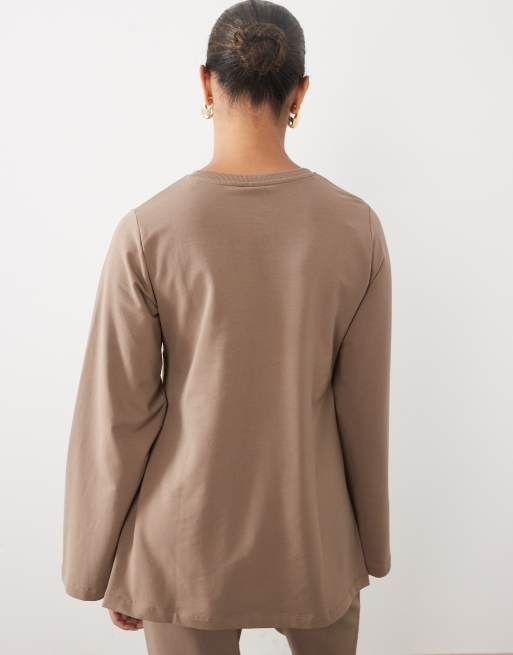 Mamalicious - conjunto premamá de sudadera con manga acampanada en marrón claro, 4 de 4