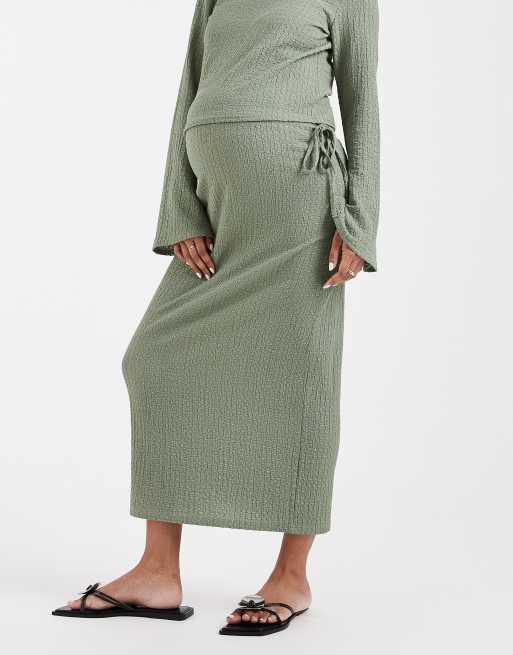 Mamalicious - Jupe de grossesse d'ensemble mi-longue en jersey texturé avec liens noués à la taille - Vert kaki, 2 de 5